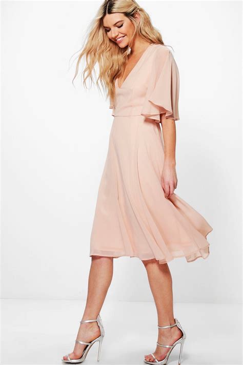 Effortlessly Elegant: The Pink Talisman Midi Dress